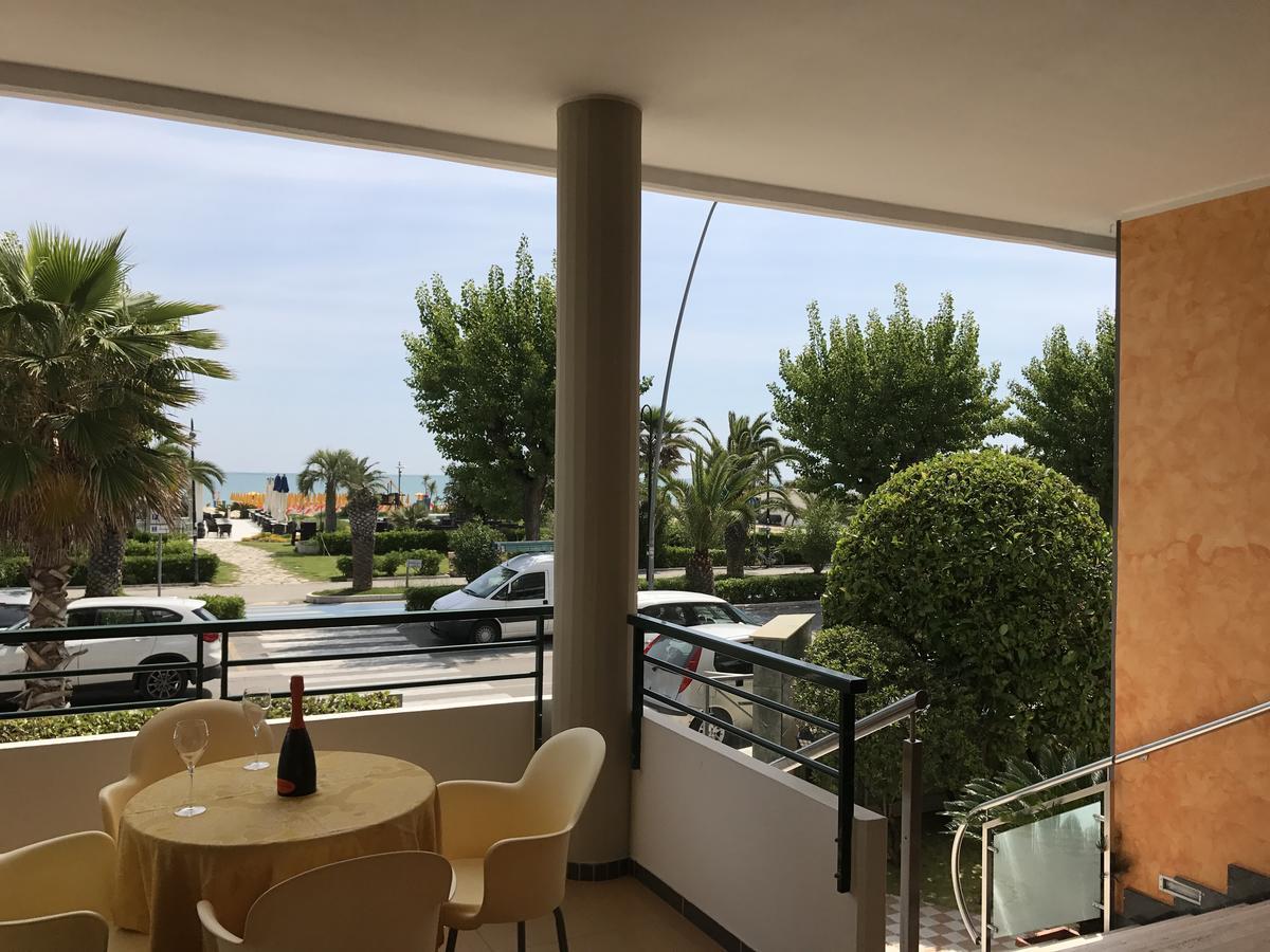 Hotel Atlas Алба Адриатика Екстериор снимка