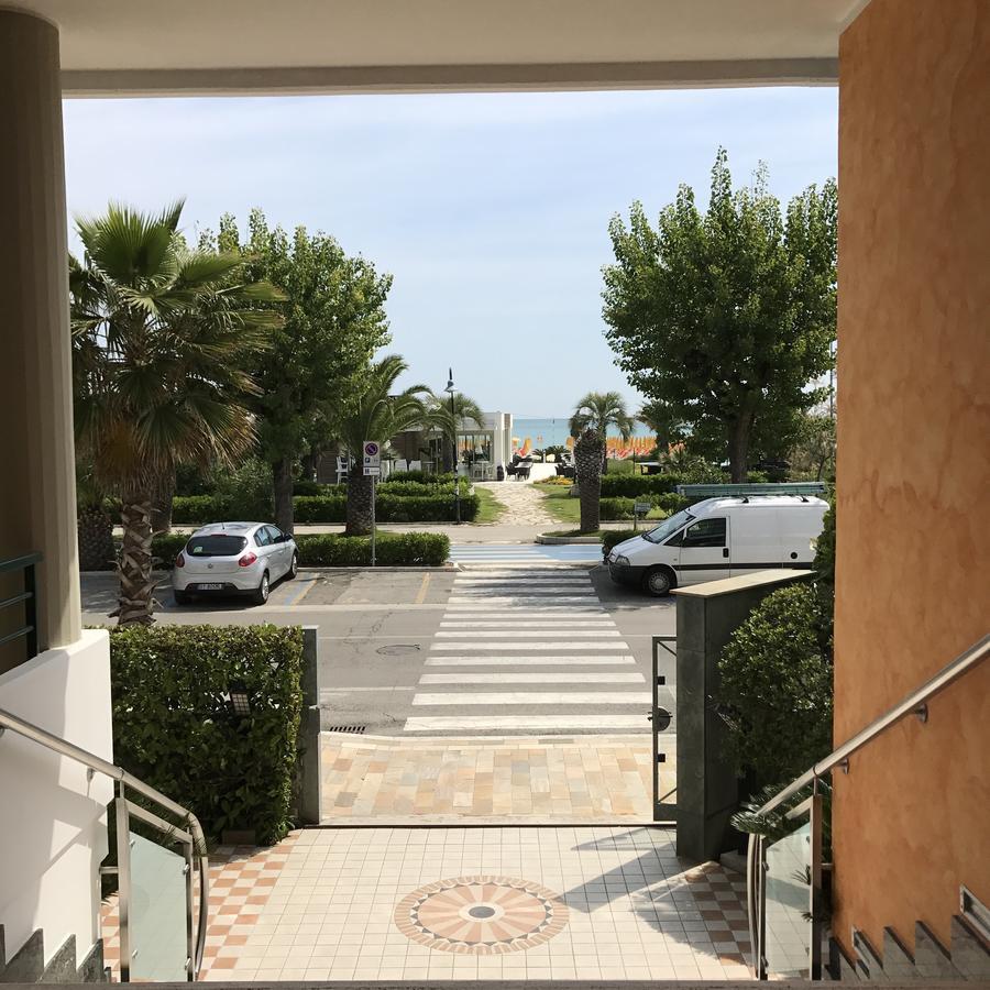 Hotel Atlas Алба Адриатика Екстериор снимка