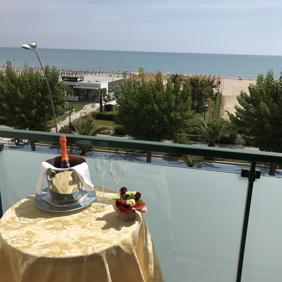 Hotel Atlas Алба Адриатика Екстериор снимка