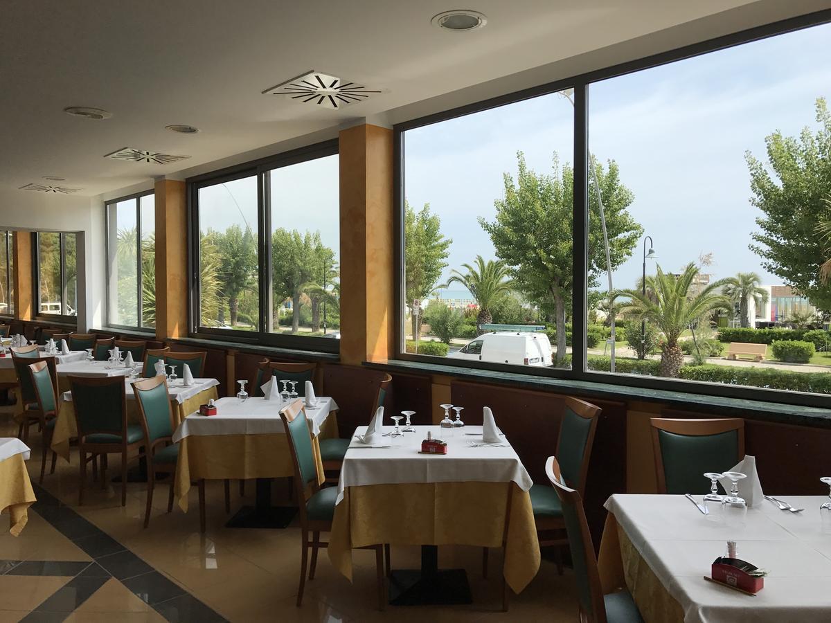 Hotel Atlas Алба Адриатика Екстериор снимка