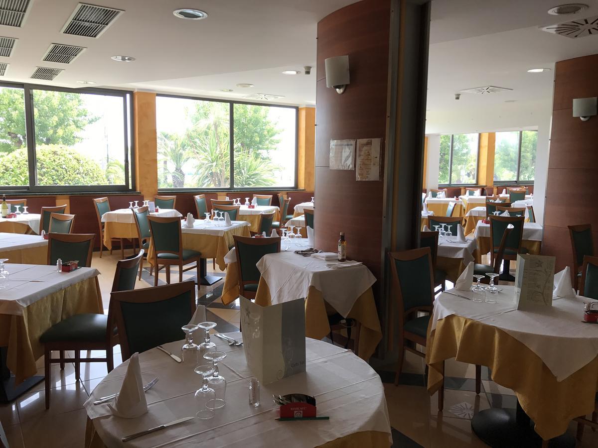 Hotel Atlas Алба Адриатика Екстериор снимка