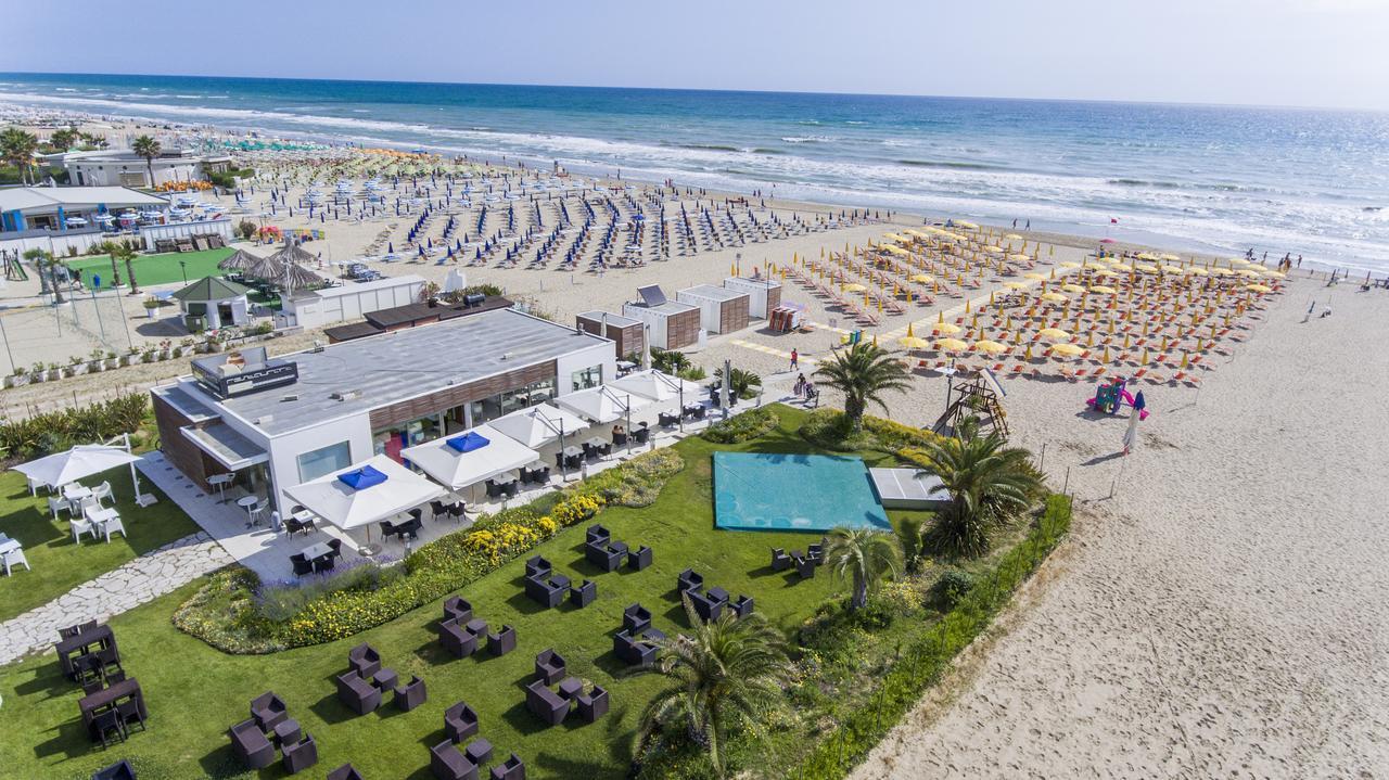 Hotel Atlas Алба Адриатика Екстериор снимка