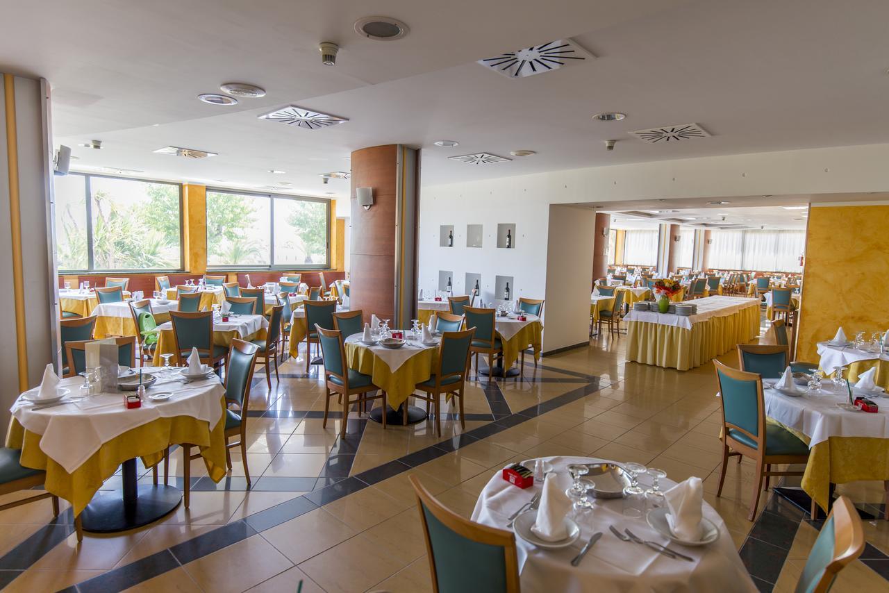 Hotel Atlas Алба Адриатика Екстериор снимка