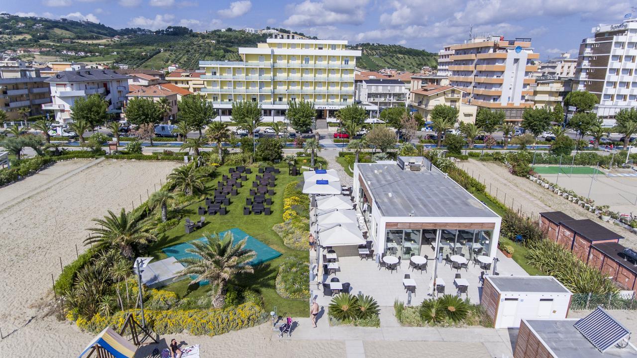 Hotel Atlas Алба Адриатика Екстериор снимка