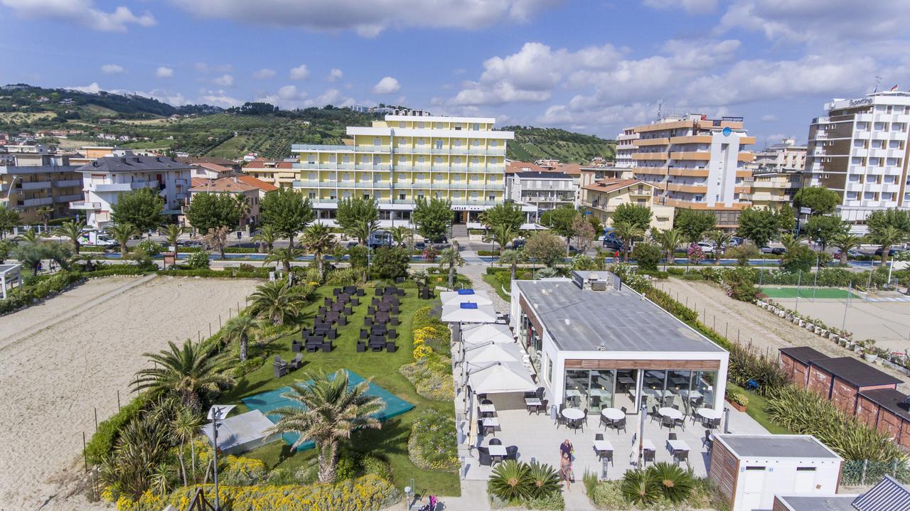 Hotel Atlas Алба Адриатика Екстериор снимка