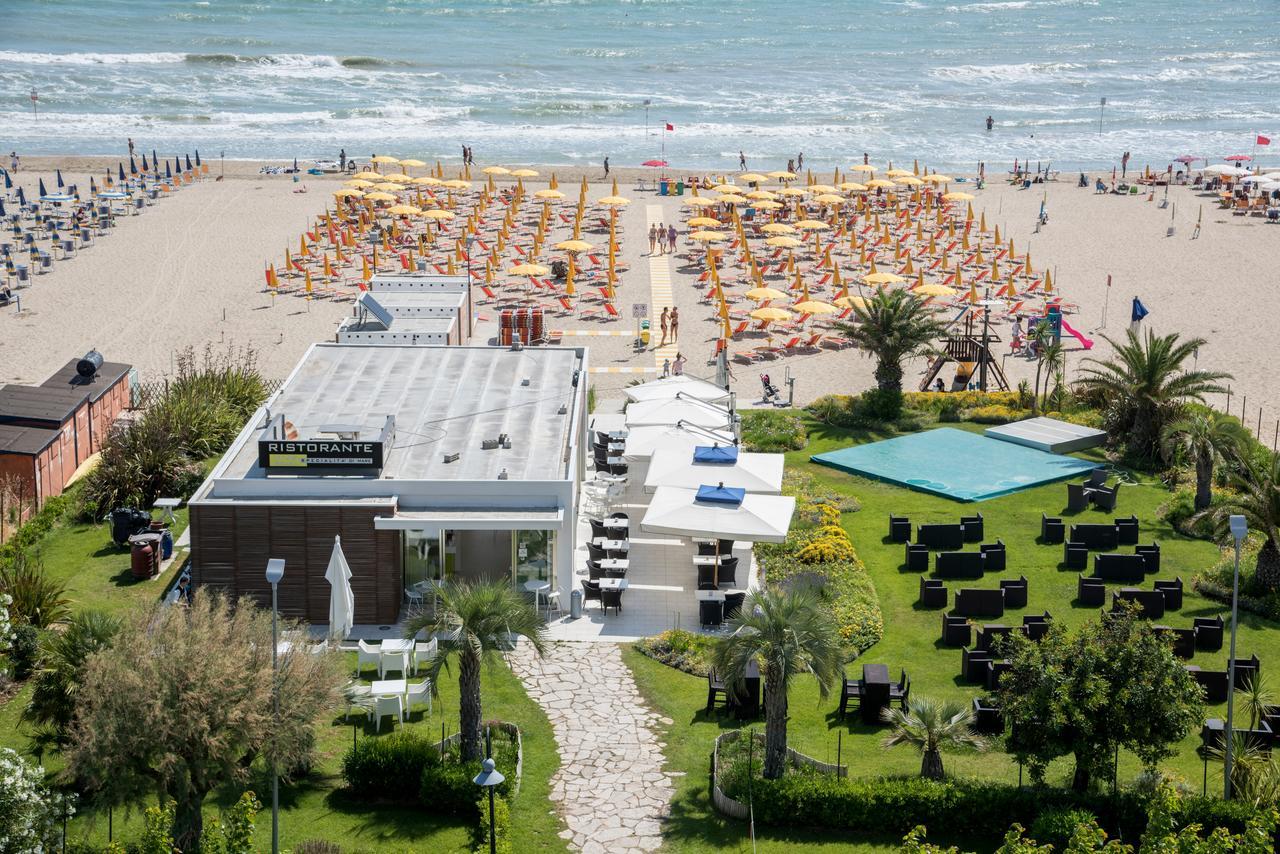 Hotel Atlas Алба Адриатика Екстериор снимка